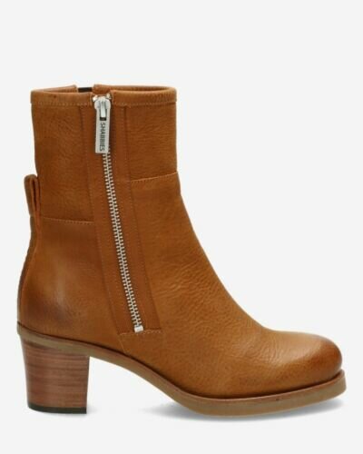 Heeled ankle boot waxed grain leather brown