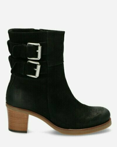 Heeled ankle boot waxed buffed leather black