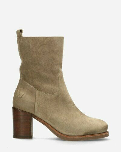 Ankle boot waxed suede dark sand