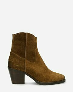 Heeled ankle boot waxed suede warm brown